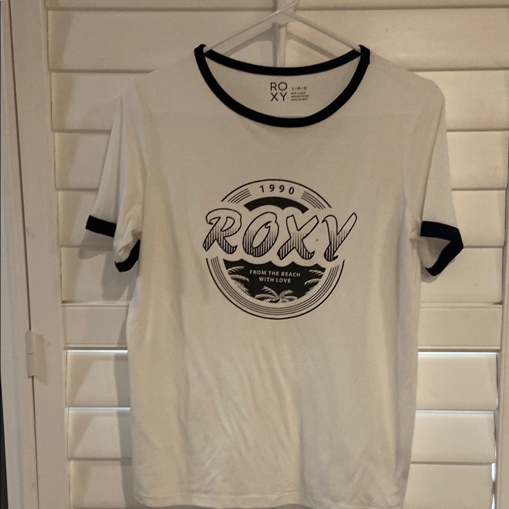 Roxy White and Black Graphic Tee
ITEM#39